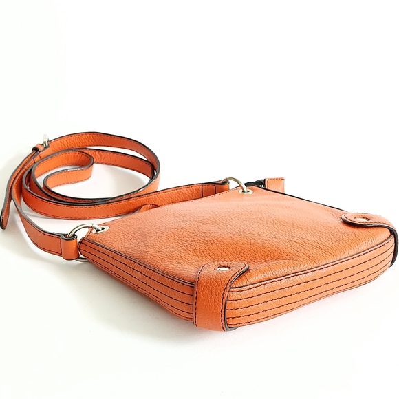 🇨🇦Danier Orange Leather Rivet Detailed Crossbody - Picture 3 of 9